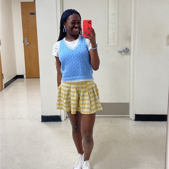 90s vibes yellow skirt, resembles the skirt worn by cher in clueless 💛⭐️ - Picture 2 of 4